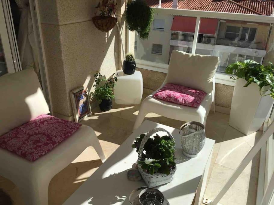 Penthouse At Rincon! Wifi, Parking And Pets Free Apartment